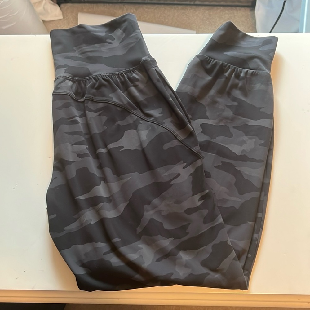 Athleta Salutation Camo Jogger
